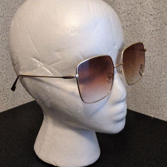 Sunglasses with gold trim - Picture 2 of 2